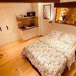 Studio Renove Avec Patio, Coeur Du Centre Ville